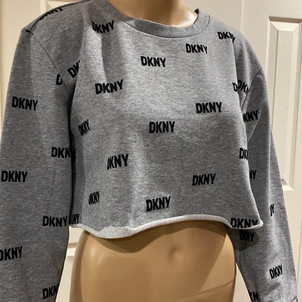 DKNY - Cropped sweater with black logo print Sz M